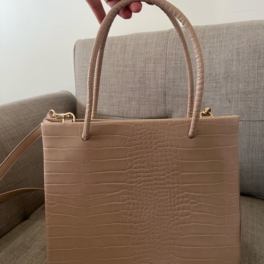 Elegant Tan Croc-Embossed Handbag